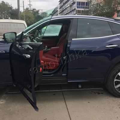 Maserati Levante (16-) штатные выезжающие электропороги автоматические